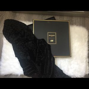 Balmain+ HM especial collection scarf